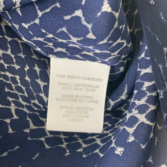 Joie short sleeve blue silk blouse with pocket detail Womenβs Large - Picture 8 of 8